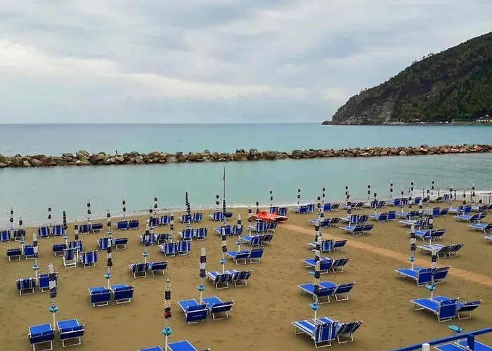 Margherita 20 Steps From The Apartamento Moneglia