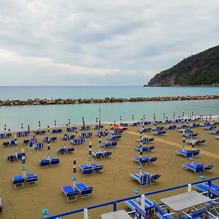 Margherita 20 Steps From The Apartment Moneglia